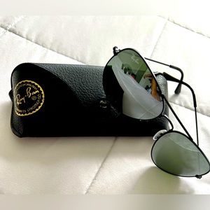 Never work Ray-Ban aviators